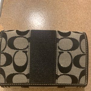 BRAND NEW Coach Wallet in black & beige.Holds, credit cards, paper money & coins
